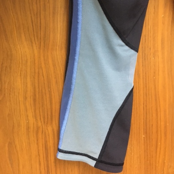EUC Lululemon Mix & Mesh Crop 21" Midnight Navy Moroccan Blue - Picture 9 of 10
